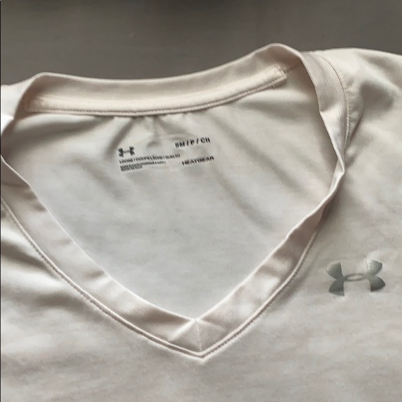 Light pink under armour T - Picture 2 of 3